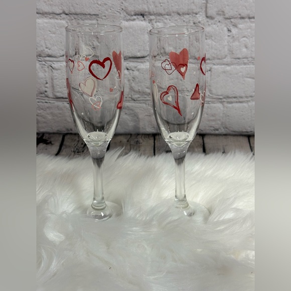 Hearts Flutter Champagne Wine Glasses Toasting Wedding Romantic - Picture 3 of 6
